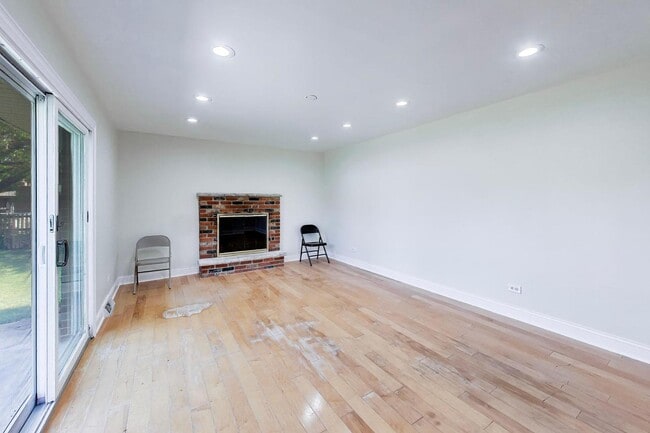 Building Photo - 1526 Carrol Ct