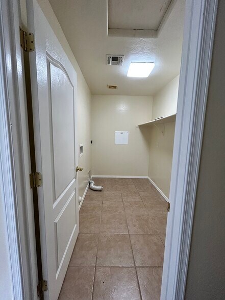 Building Photo - 8550 W Monaco Blvd