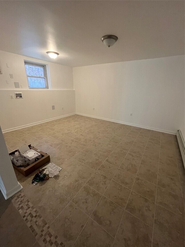 Building Photo - 828 Waring Ave