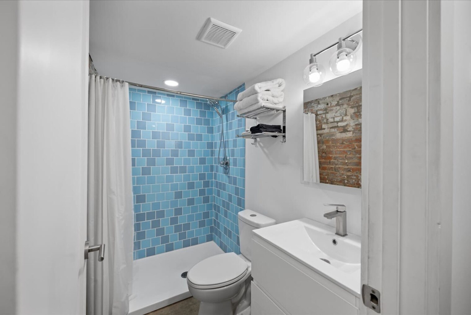 Building Photo - 2 Hust Alley