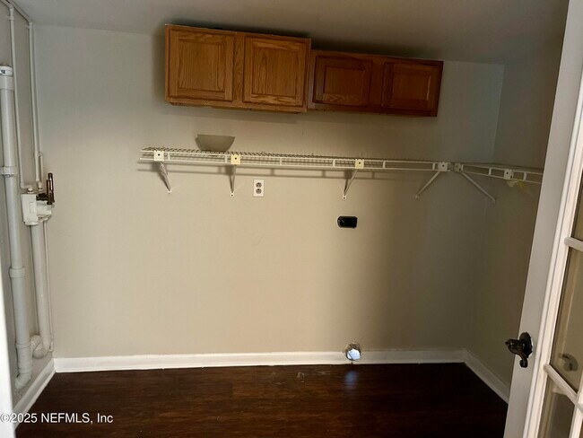 Building Photo - 6863 Cinderella Rd