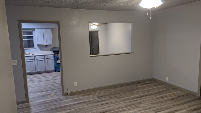 Building Photo - 402 Hickory St