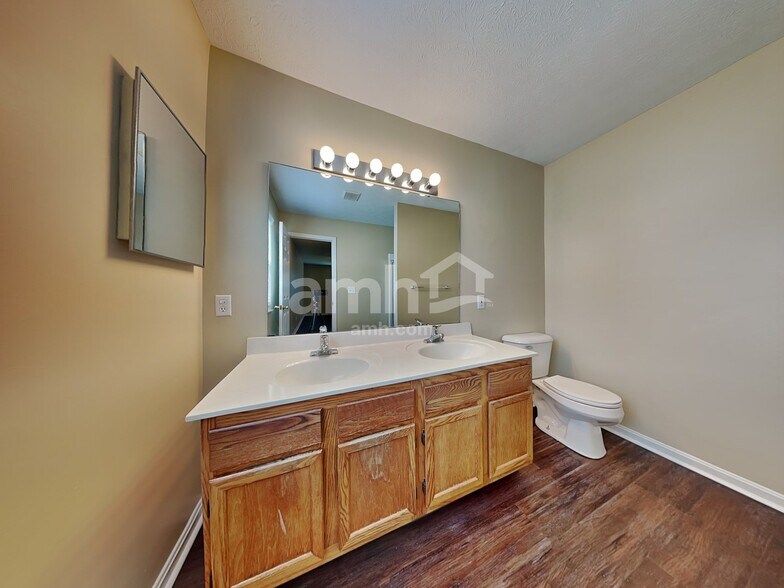 Building Photo - 410 Morning Sun Dr