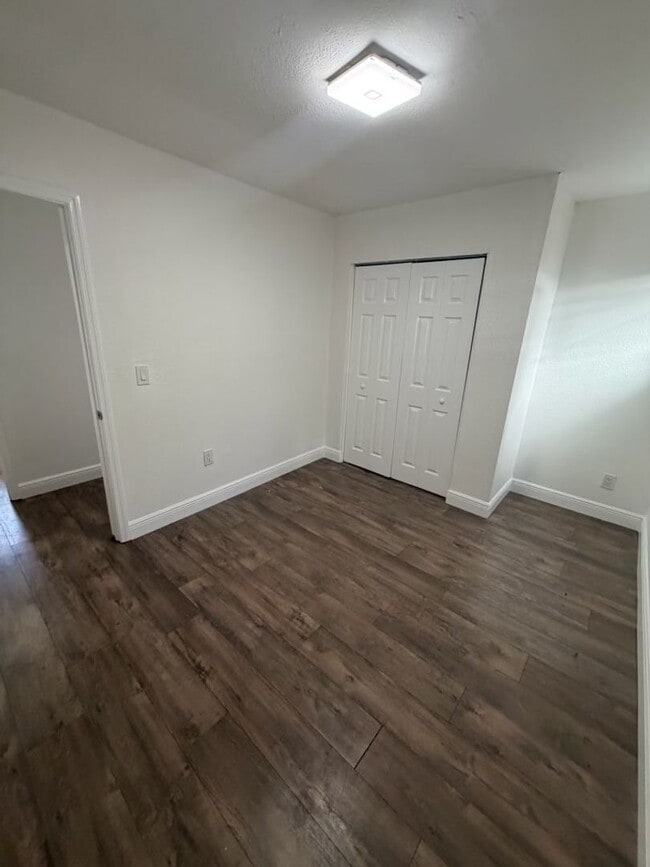 Building Photo - 3813 E Miller Ave