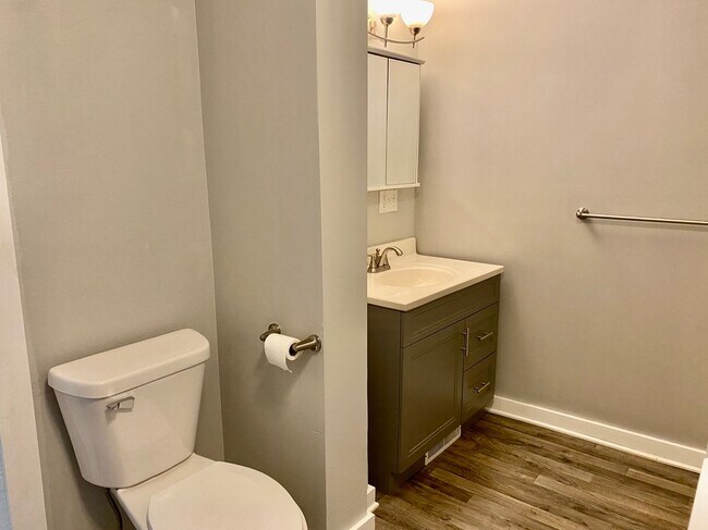 Building Photo - 800 Clancy Ave NE