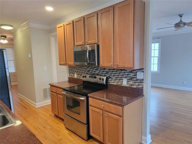 Building Photo - 51 Little St SE