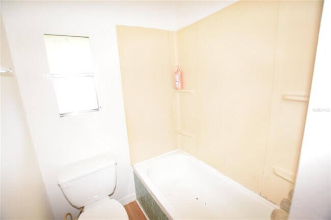 Building Photo - 820 Gee Creek Ct