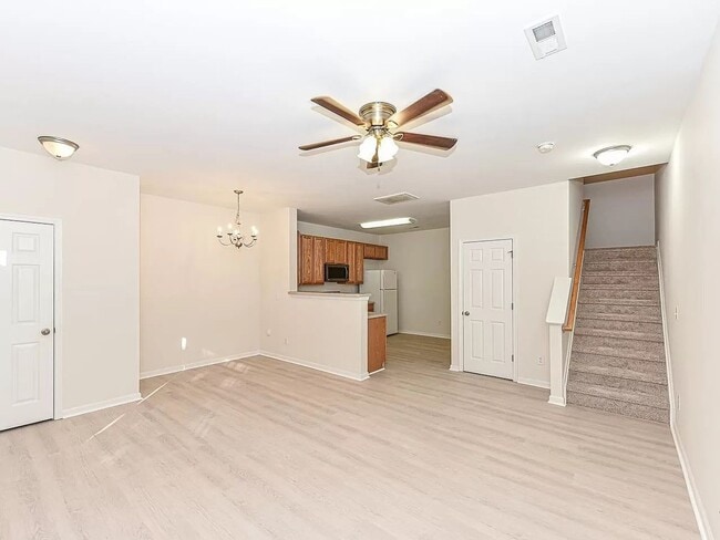 Building Photo - Charming 3BR Townhome in Raleigh