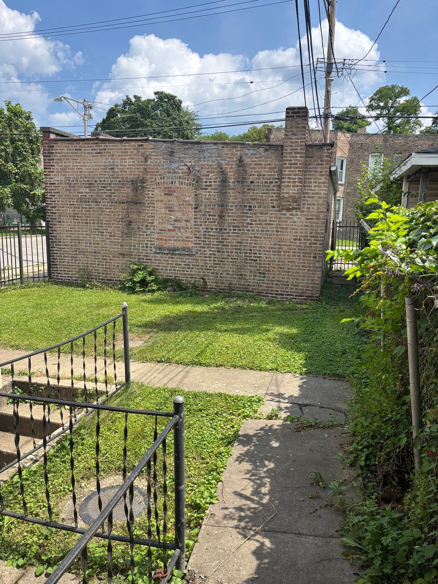 Building Photo - 7401 S St Lawrence Ave