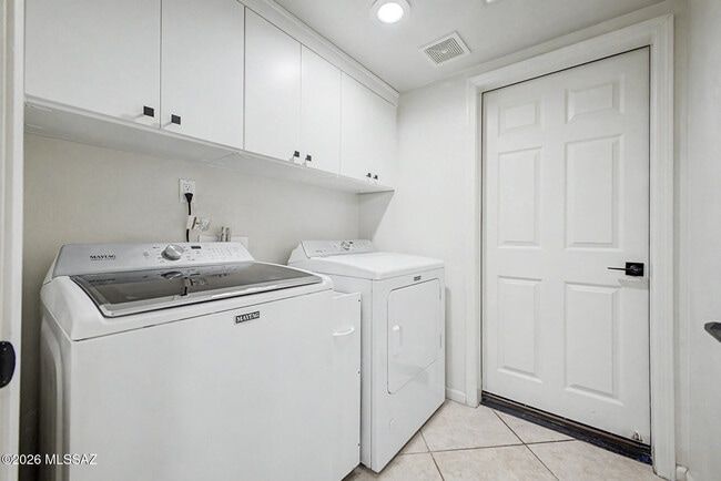Building Photo - 5555 N Cres Ridge Dr