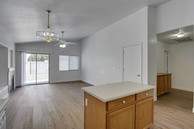 Building Photo - Charming Single-Story in Silverado Ranch!