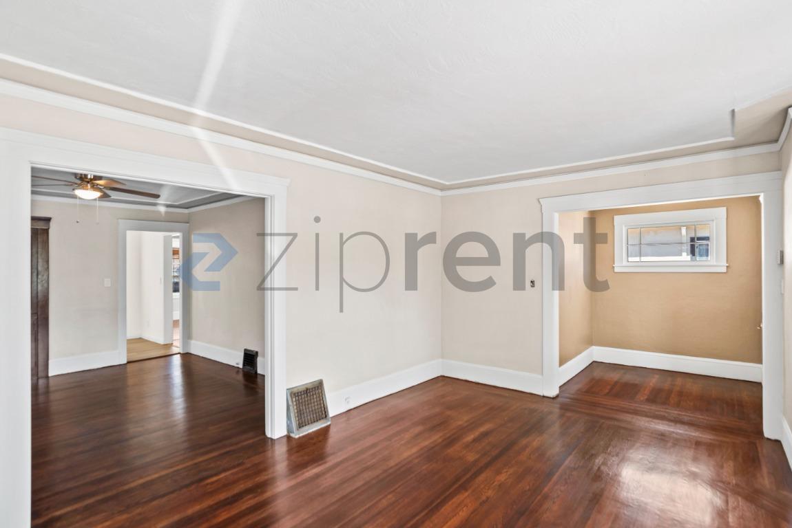 Building Photo - Unit