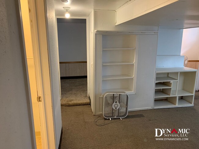 Building Photo - 4+ Bedroom, 2 Bath House By Augustana and USF