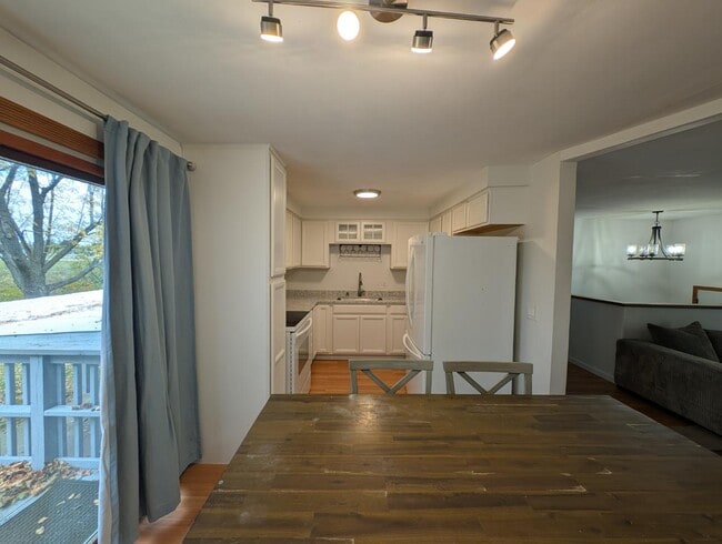 Building Photo - 801 Joliet Ct