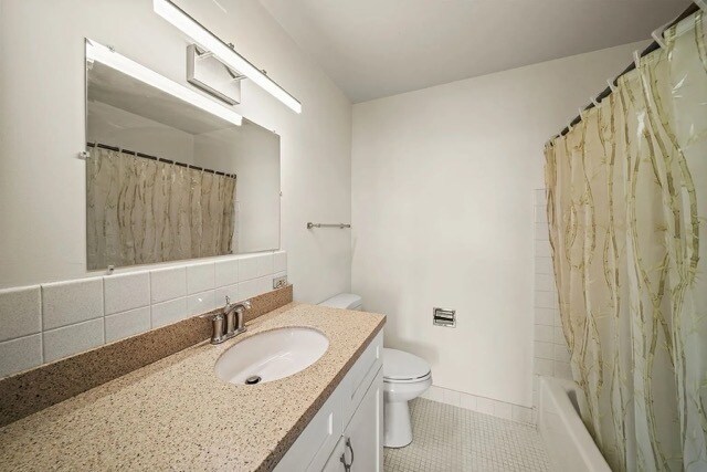 Building Photo - 5975 N Odell Ave