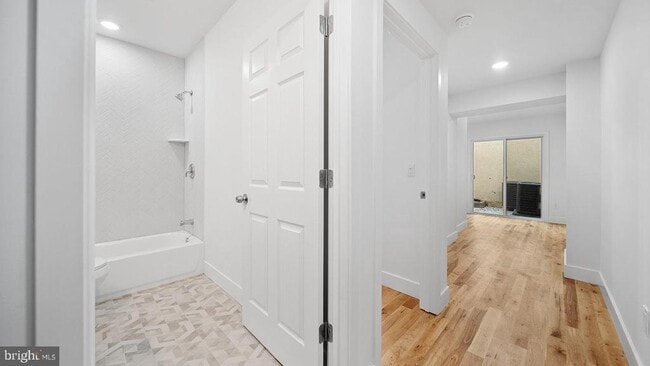 Building Photo - 512 S 4th St