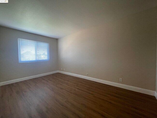 Building Photo - 35 Fountainhead Ct