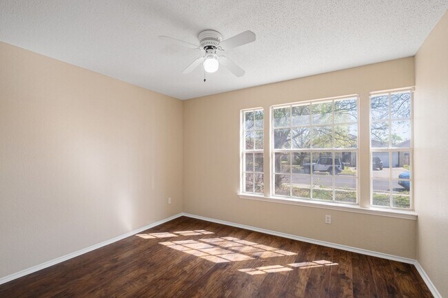 Building Photo - Spacious 4 Bedroom, 2 Bath, 1-Story Home i...