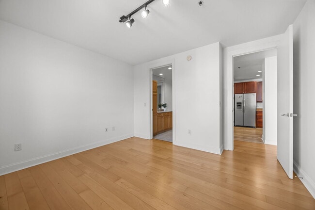 Building Photo - 618 N Boylan Ave