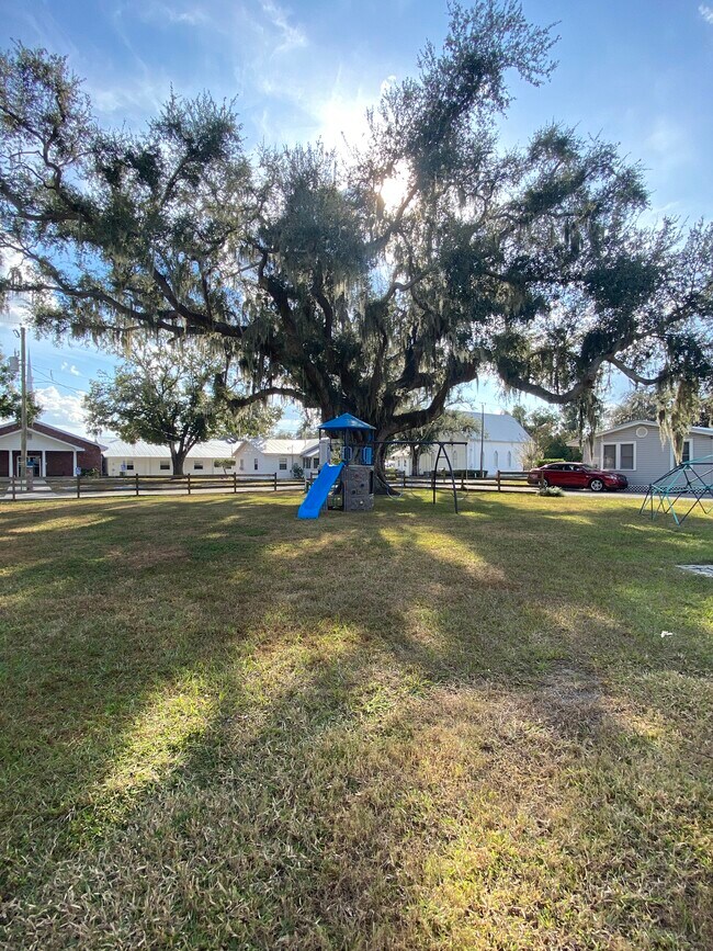 Building Photo - 12120 71st St E