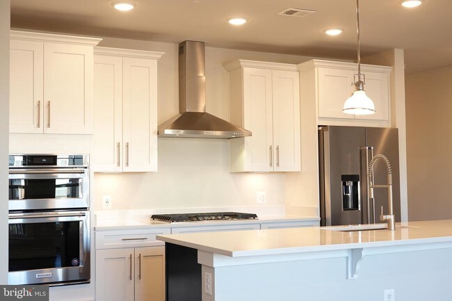 Building Photo - 210 Decoverly Dr