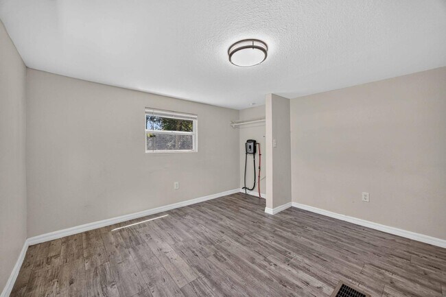 Building Photo - 6451 Spinner Dr