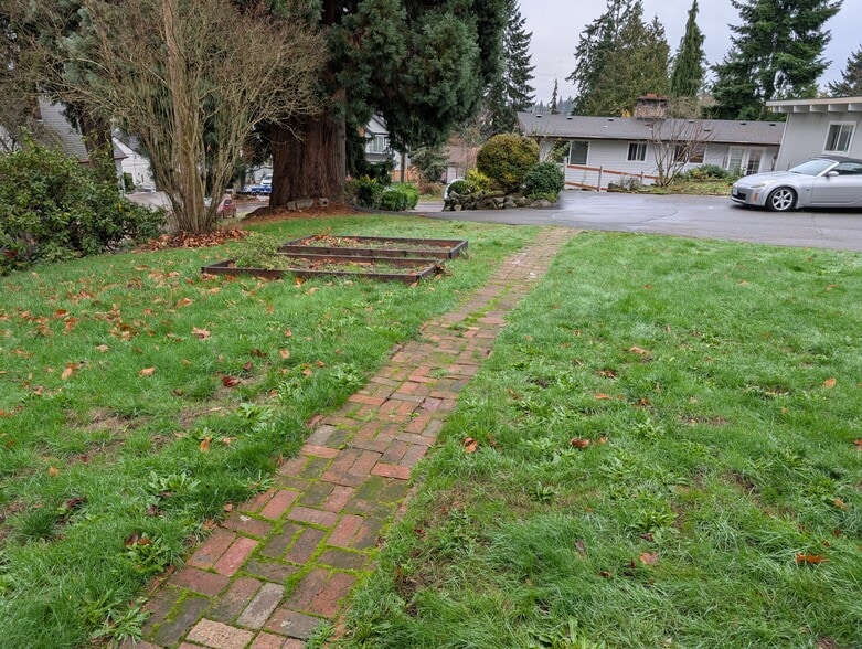 Building Photo - 10331 Wallingford Ave N