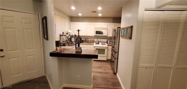 Building Photo - 5040 S Rainbow Blvd