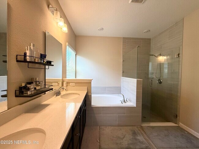 Building Photo - 141 Ren Wy