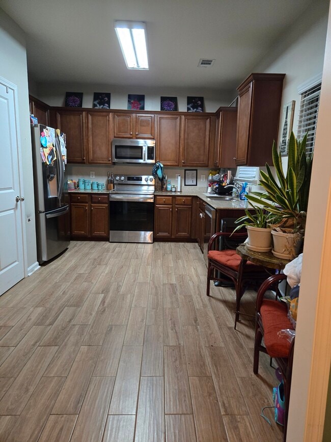 Building Photo - 481 Tufton Tr