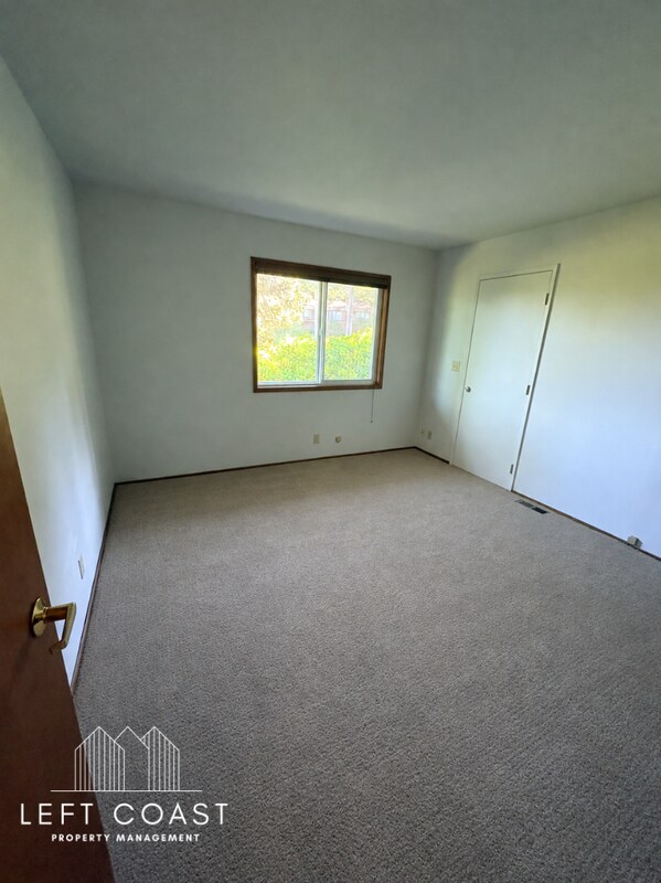 Building Photo - 132 Salishan Dr