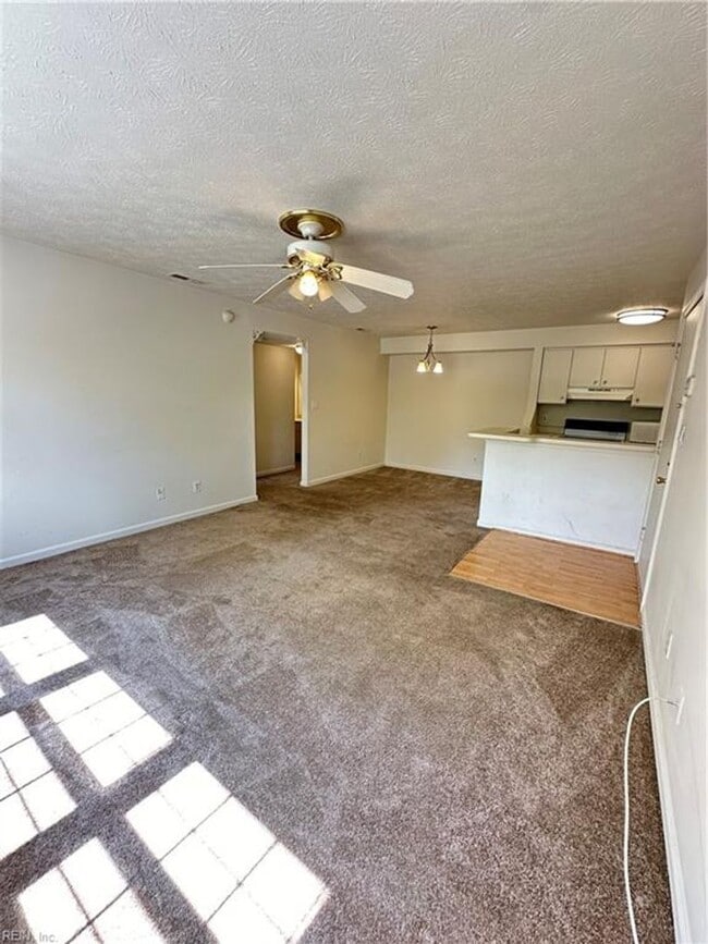 Building Photo - Hampton Club