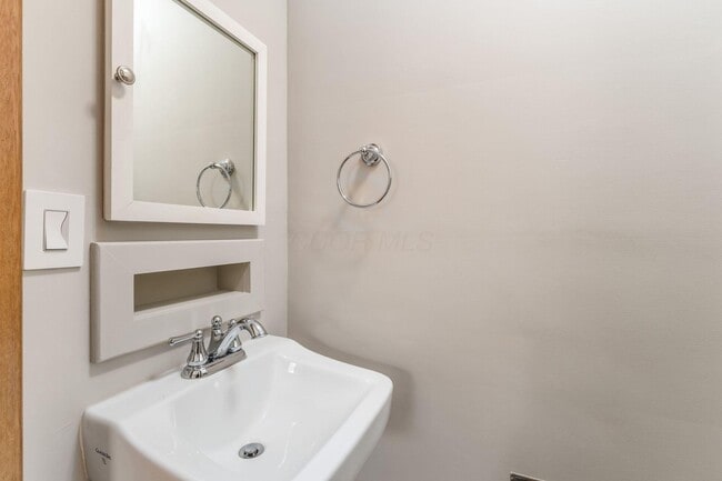 Building Photo - 724 Drummond Ct