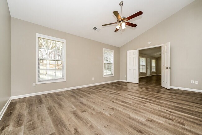 Building Photo - 420 Eglington Tr