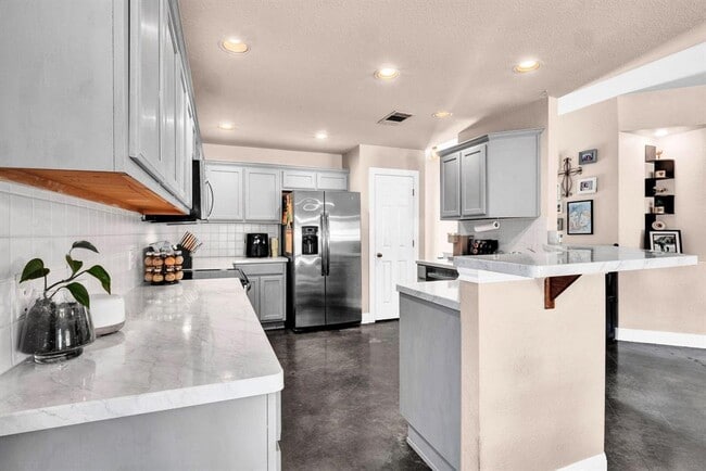Building Photo - 10270 Twin Lake Loop