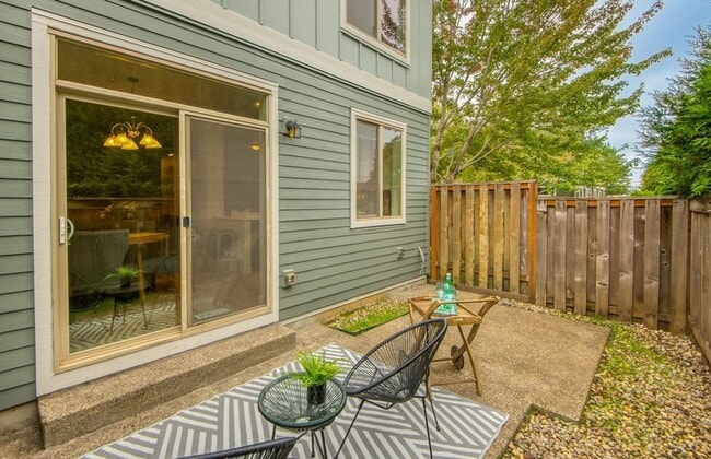 Building Photo - Beautiful Upscale End Unit Townhome with Lots of Updates! Walking Distance to Shopping & More!