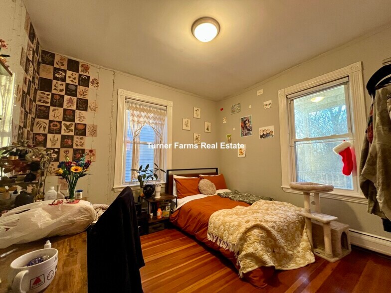 Building Photo - 12 Bucknam St