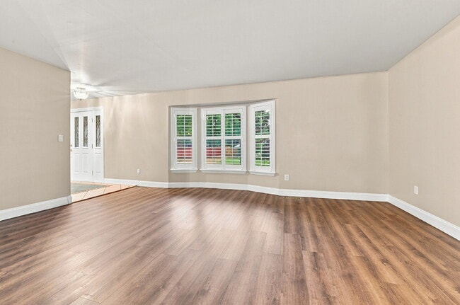 Building Photo - $2,645.95, 4-bed, 2.5-bath located in Centennial with a fenced backyard.