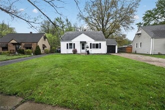 Building Photo - 681 E 258th St