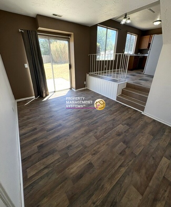 Building Photo - 3 Bedroom Home in Kearns