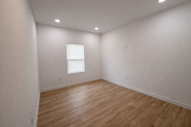 Building Photo - 22516 E Martin Dr