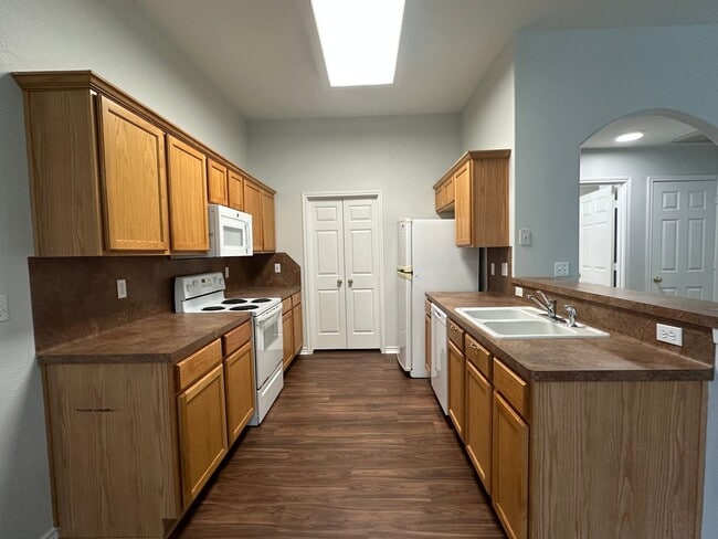 Building Photo - Ready for move in