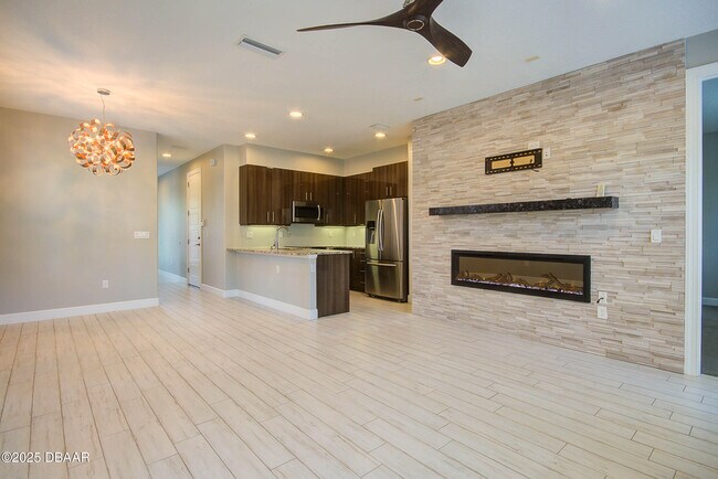 Building Photo - 1320 N Beach St