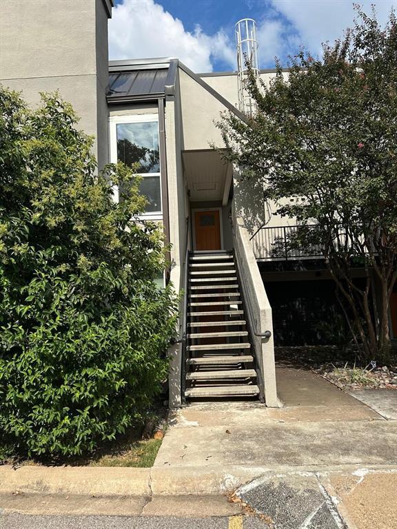Building Photo - 935 La Posada Dr