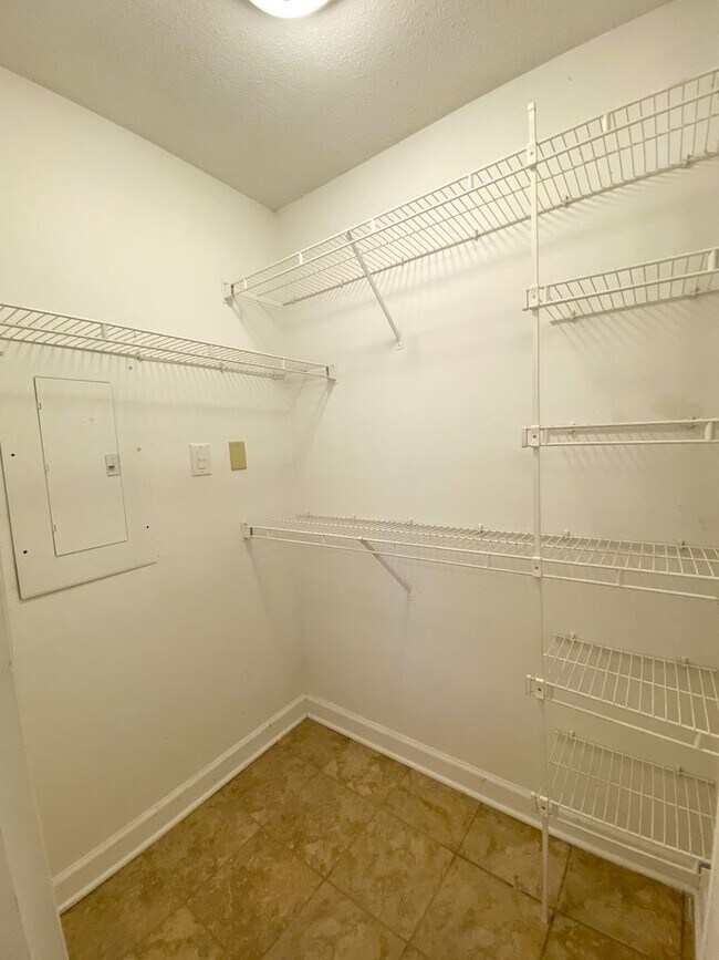 Building Photo - 3 bed, 2 bath home with wonderful curb appeal near N. Germantown Parkway.