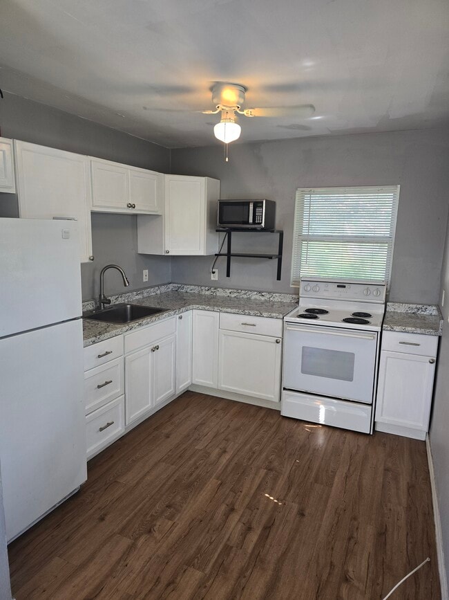 Building Photo - 2544 16th Ave S