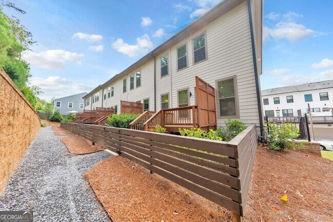 Building Photo - 413 Bishop Ln