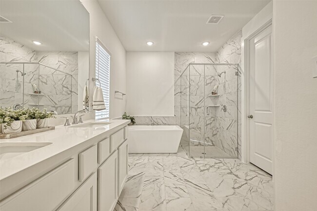 Building Photo - 323 Highland Bayou Dr