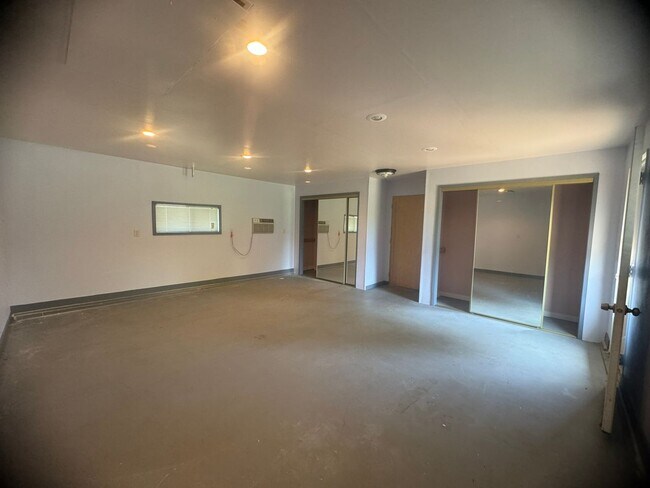 Building Photo - 3-Bedroom, 1-Bath Home In The Cal Young Ar...