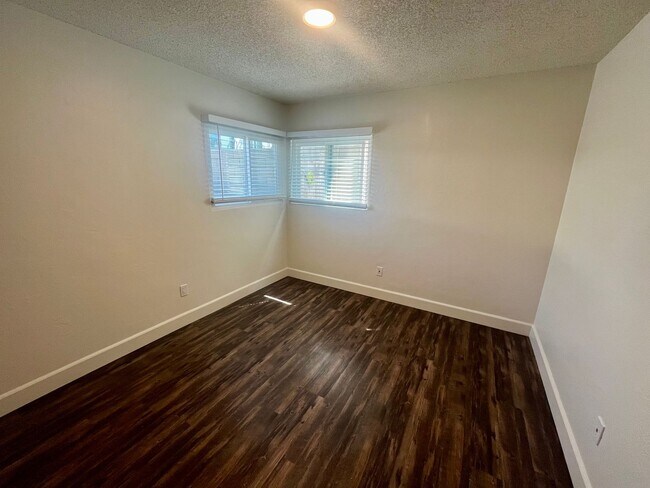 Building Photo - Two Bedroom Apartment at Moonlight Beach